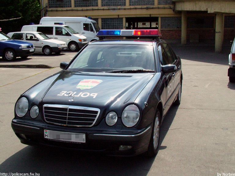 Mercedes E, fotó: Norbee
Keywords: rendőrség rendőr rendőrautó magyar Magyarország hungarian Hungary police policecar