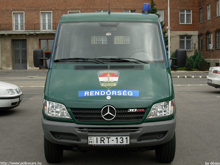 Mercedes Sprinter 313 CDI 4x4, fotó: dénes
Keywords: rendőrség rendőr rendőrautó magyar Magyarország IRT-131 hungarian Hungary police policecar