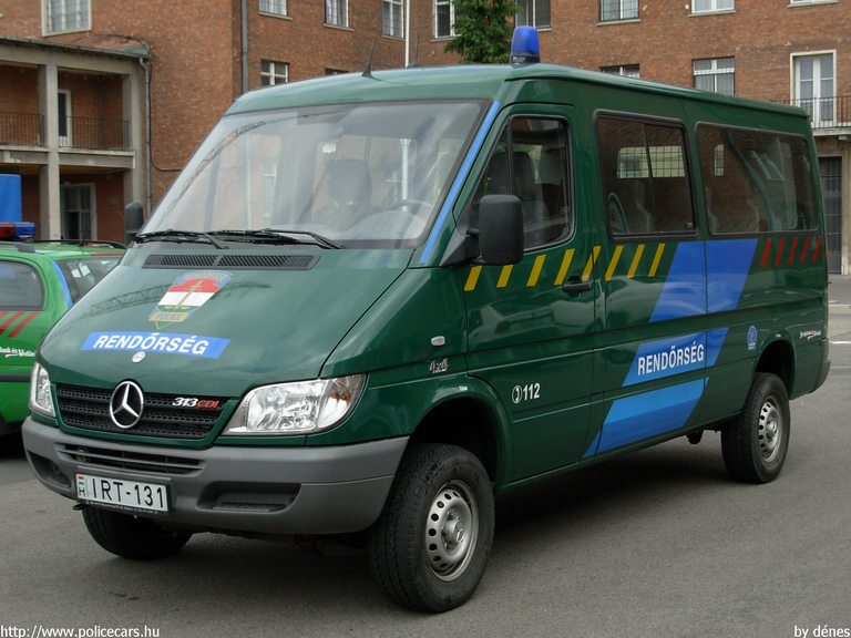 Mercedes Sprinter 313 CDI 4x4, fotó: dénes
Keywords: rendőrség rendőr rendőrautó magyar Magyarország IRT-131 hungarian Hungary police policecar