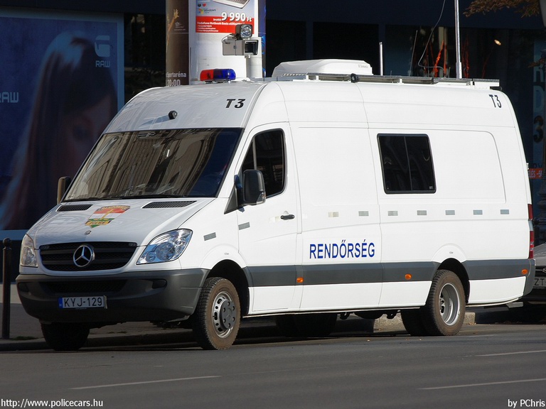 Mercedes-Benz Sprinter II 511 CDI, fotó: PChris
Keywords: rendőrség rendőr rendőrautó magyar Magyarország KYJ-129 hungarian Hungary police policecar