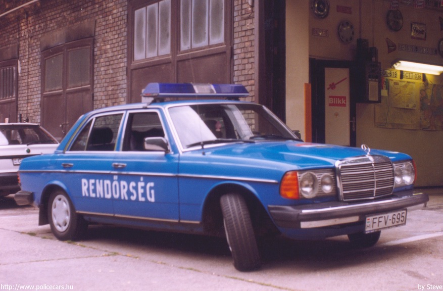 Mercedes-Benz W123, fotó: Steve
Keywords: rendőrség rendőr rendőrautó magyar Magyarország FFV-695 hungarian Hungary police policecar