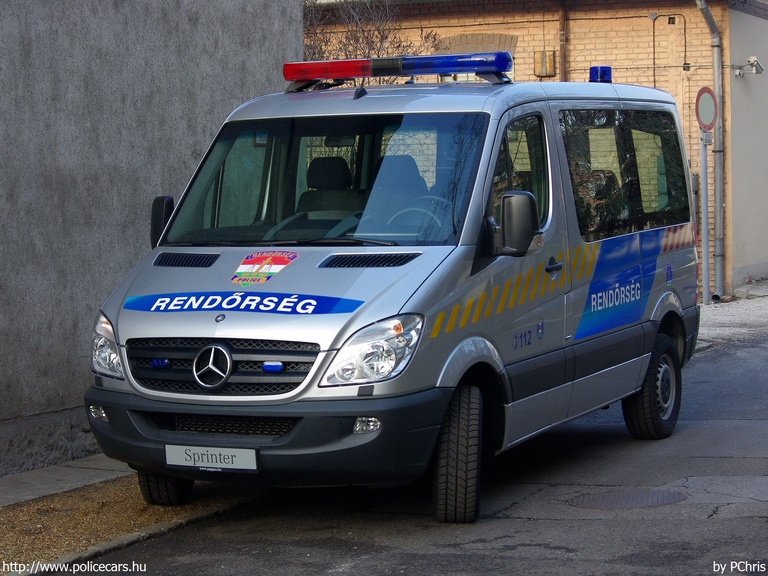 Mercedes-Benz Sprinter II 313 CDI, fotó: PChris
Keywords: rendőr rendőrautó rendőrség magyar Magyarország hungarian Hungary police policecar