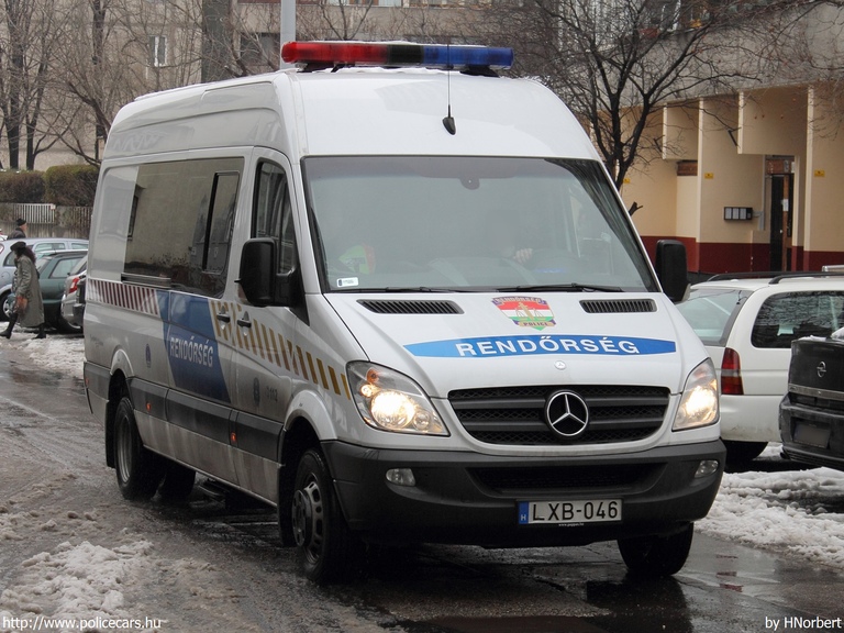 Mercedes-Benz Sprinter II 513 CDi, fotó: HNorbert
Keywords: rendőrautó rendőrség rendőr magyar Magyarország LXB-046 hungarian Hungary police policecar