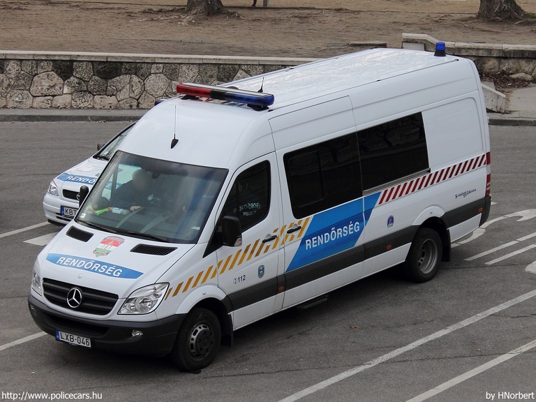 Mercedes-Benz Sprinter II 513 CDI, fotó: HNorbert
Keywords: rendőr rendőrautó rendőrség magyar Magyarország LXB-046 hungarian Hungary police policecar