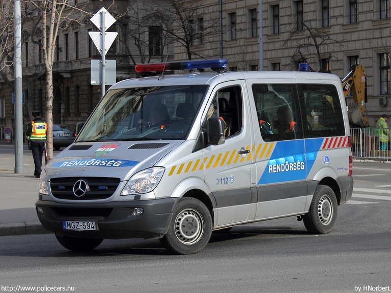 Mercedes-Benz Sprinter II 313 CDI, fotó: HNorbert
Keywords: rendőr rendőrautó rendőrség magyar Magyarország MGZ-594 hungarian Hungary police policecar