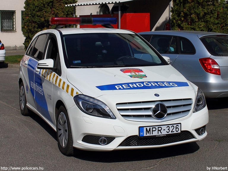 Mercedes-Benz B160 CDI, fotó: HNorbert
Keywords: rendőr rendőrautó rendőrség magyar Magyarország MPR-326 hungarian Hungary police policecar