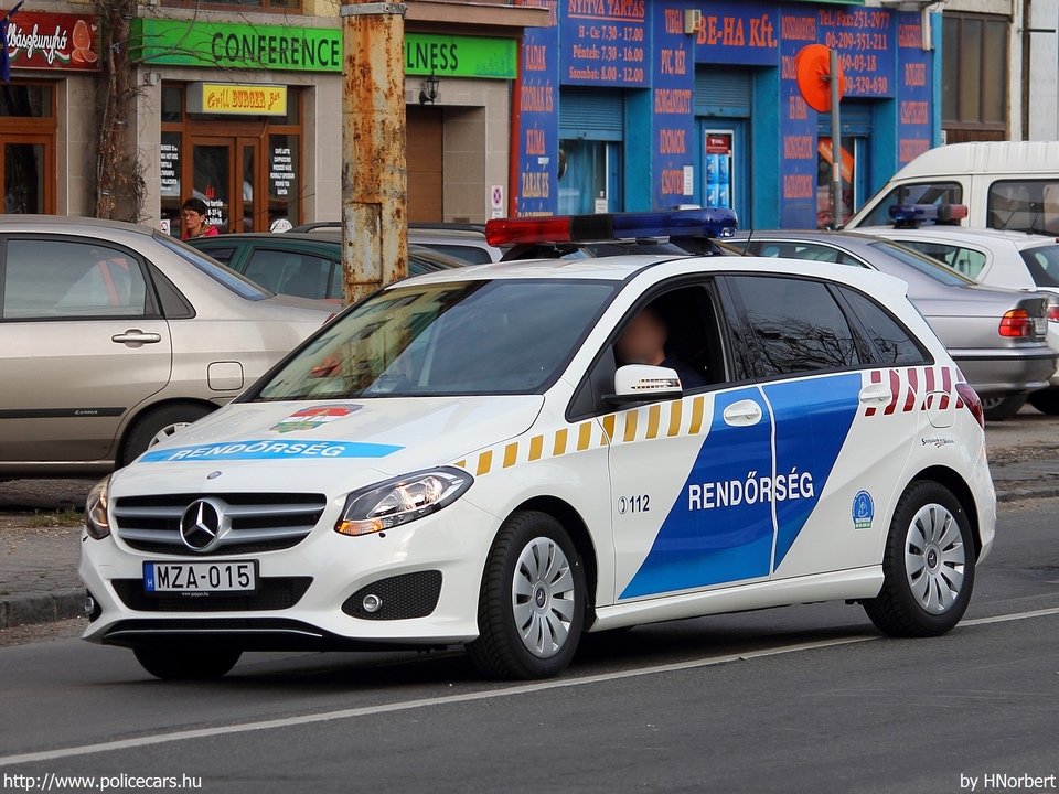 Mercedes-Benz B220 CDI 4Matic, fotó: HNorbert
Keywords: rendőr rendőrautó rendőrség magyar Magyarország MZA-015 hungarian Hungary police policecar