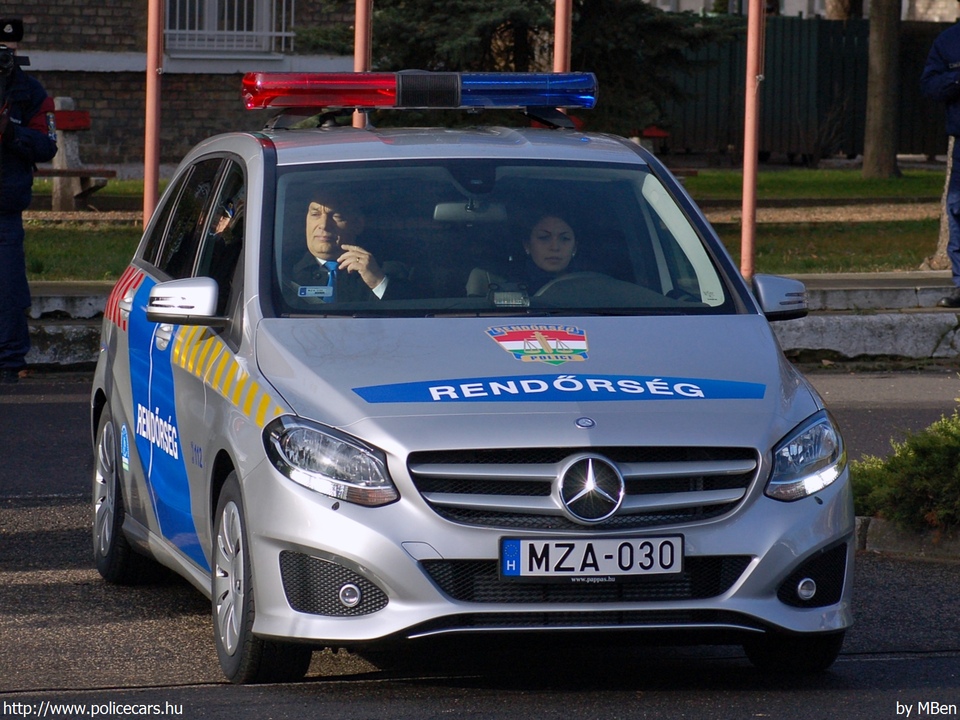 Mercedes-Benz B220 CDI 4Matic, fotó: MBen
Keywords: rendőr rendőrautó rendőrség magyar Magyarország MZA-030 hungarian Hungary police policecar
