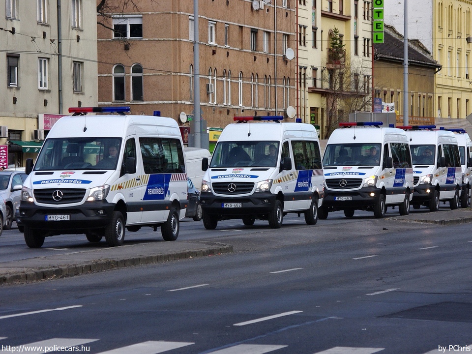 Mercedes-Benz Sprinter II facelift 313 BlueTEC 4x4, fotó: PChris
Keywords: rendőr rendőrautó rendőrség magyar Magyarország MYG-461 hungarian Hungary police policecar