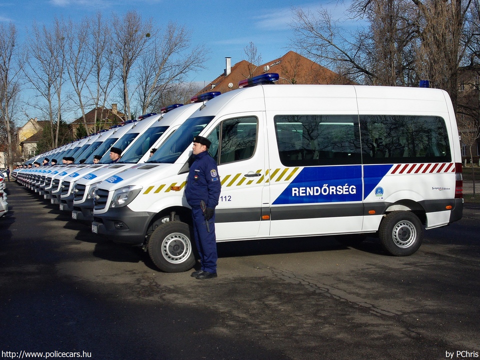 Mercedes-Benz Sprinter II facelift 313 BlueTEC 4x4, fotó: PChris
Keywords: rendőr rendőrautó rendőrség magyar Magyarország hungarian Hungary police policecar