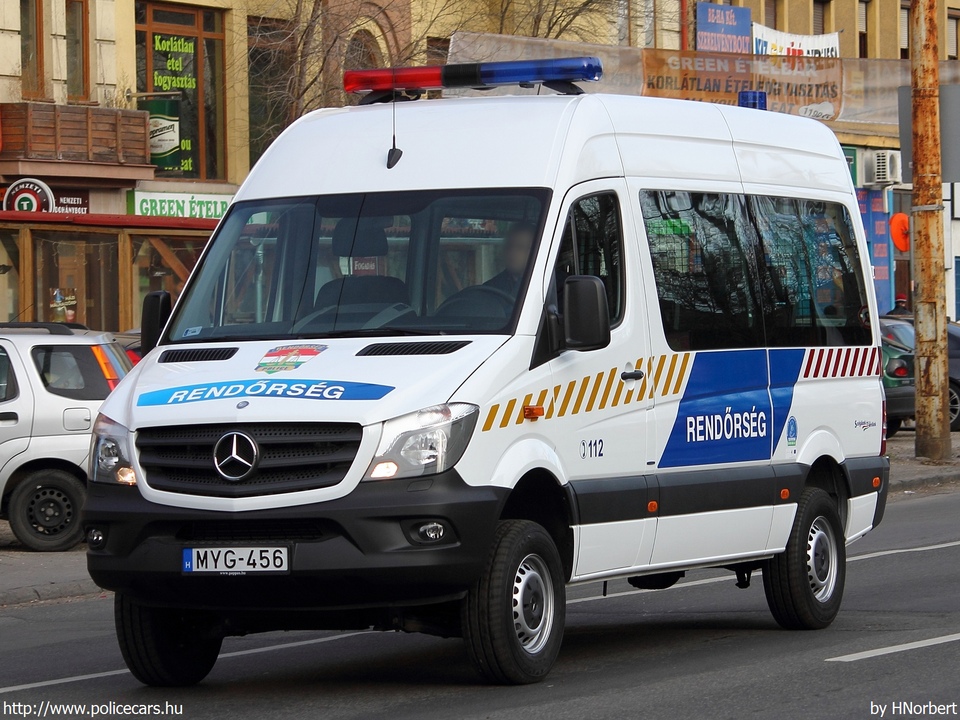 Mercedes-Benz Sprinter II facelift 313 BlueTEC 4x4, fotó: HNorbert
Keywords: rendőr rendőrautó rendőrség magyar Magyarország MYG-456 hungarian Hungary police policecar