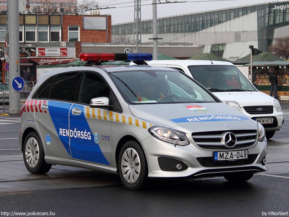 Mercedes-Benz B220 CDI 4Matic, fotó: HNorbert
Keywords: rendőr rendőrautó rendőrség magyar Magyarország MZA-049 hungarian Hungary police policecar