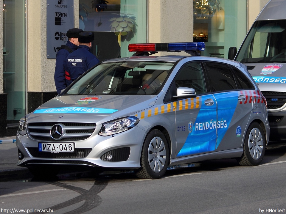 Mercedes-Benz B220 CDI 4Matic, fotó: HNorbert
Keywords: rendőr rendőrautó rendőrség magyar Magyarország MZA-046 hungarian Hungary police policecar