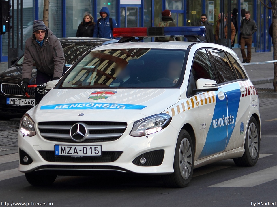 Mercedes-Benz B220 CDI 4Matic, fotó: HNorbert
Keywords: rendőr rendőrautó rendőrség magyar Magyarország MZA-015 hungarian Hungary police policecar