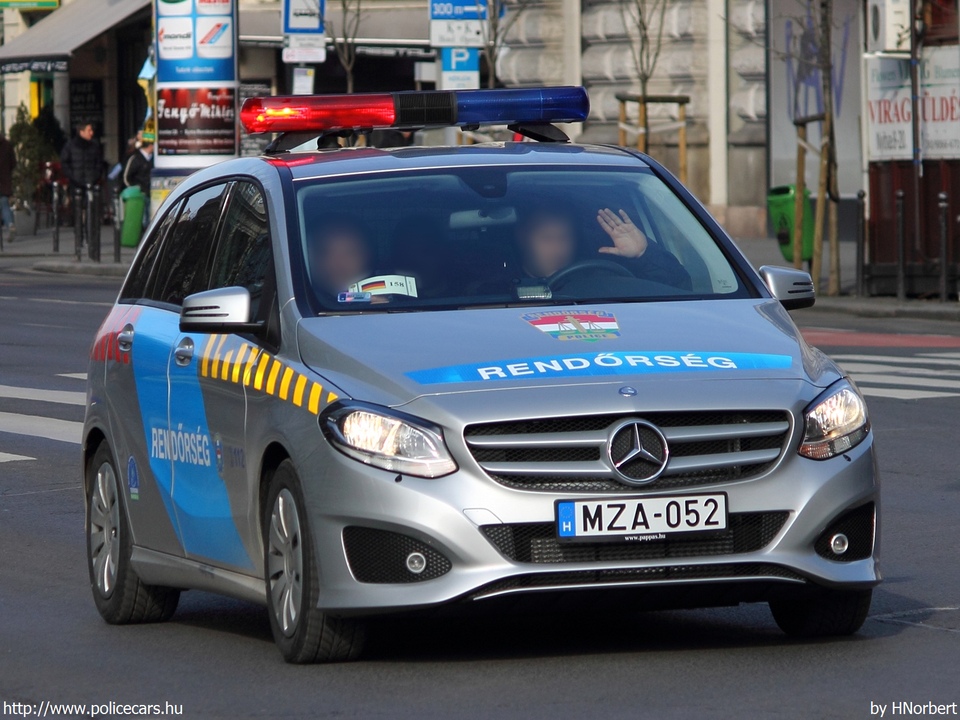 Mercedes-Benz B220 CDI 4Matic, fotó: HNorbert
Keywords: rendőr rendőrautó rendőrség magyar Magyarország MZA-052 hungarian Hungary police policecar