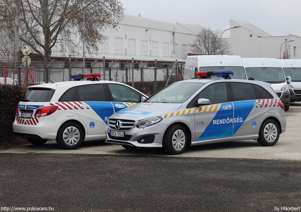 Mercedes-Benz B220 CDI 4Matic, fotó: HNorbert
Keywords: rendőr rendőrautó rendőrség magyar Magyarország MZA-054 MZA-130 hungarian Hungary police policecar