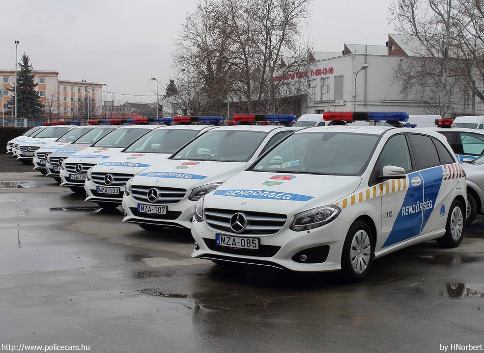 Mercedes-Benz B220 CDI 4Matic, fotó: HNorbert
Keywords: rendőr rendőrautó rendőrség magyar Magyarország MZA-085 MZA-107 hungarian Hungary police policecar