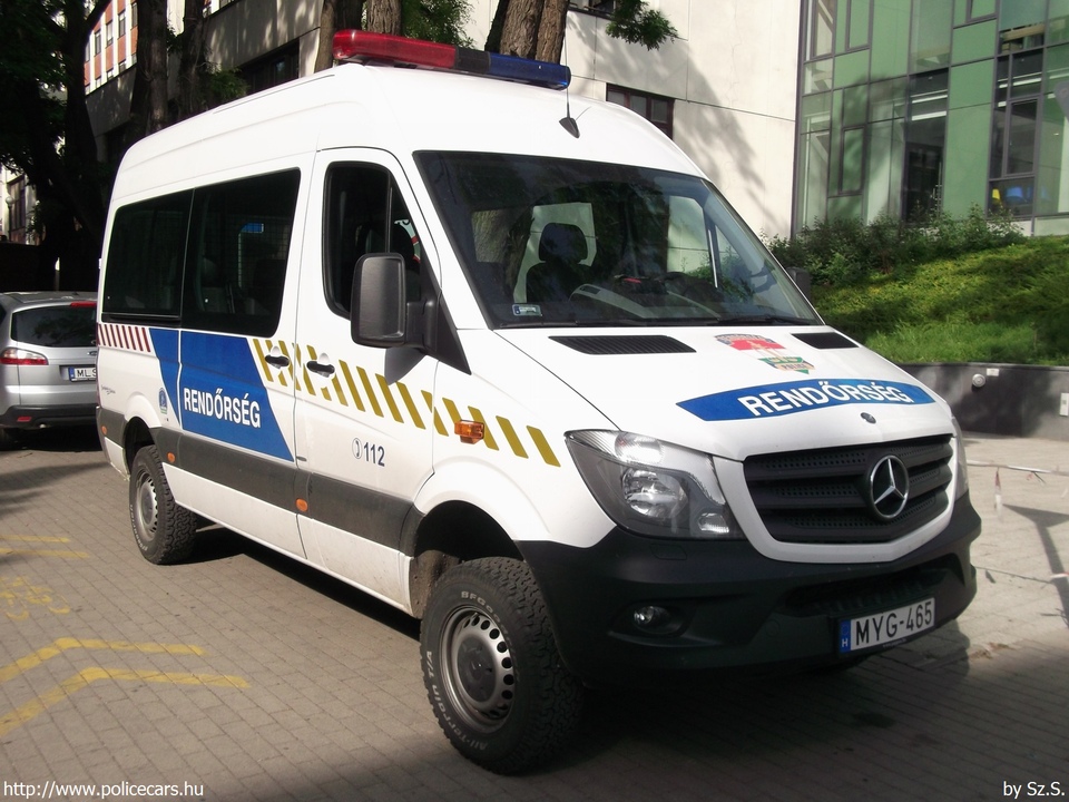 Mercedes-Benz Sprinter II facelift 313 BlueTEC 4x4, fotó: Sz.S.
Keywords: rendőr rendőrautó rendőrség magyar Magyarország MYG-465 hungarian Hungary police policecar