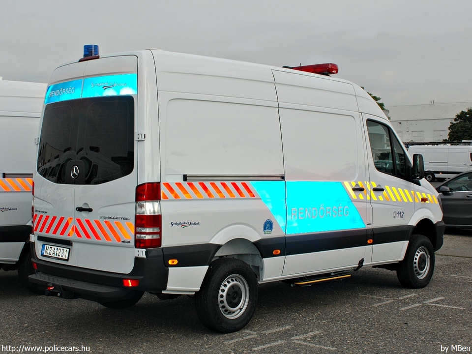 Mercedes-Benz Sprinter II facelift 313 BlueTEC 4x4, fotó: MBen
Keywords: rendőr rendőrautó rendőrség magyar Magyarország MZA-231 hungarian Hungary police policecar