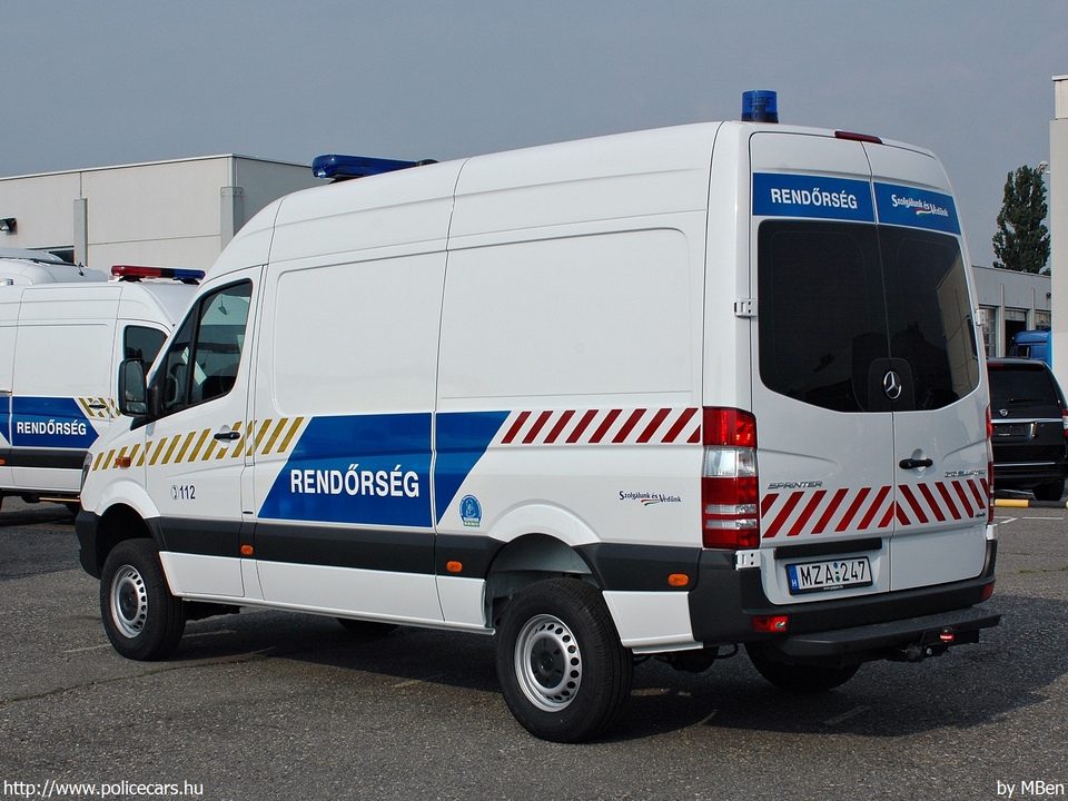 Mercedes-Benz Sprinter II facelift 313 BlueTEC 4x4, fotó: MBen
Keywords: rendőr rendőrautó rendőrség magyar Magyarország MZA-247 hungarian Hungary police policecar