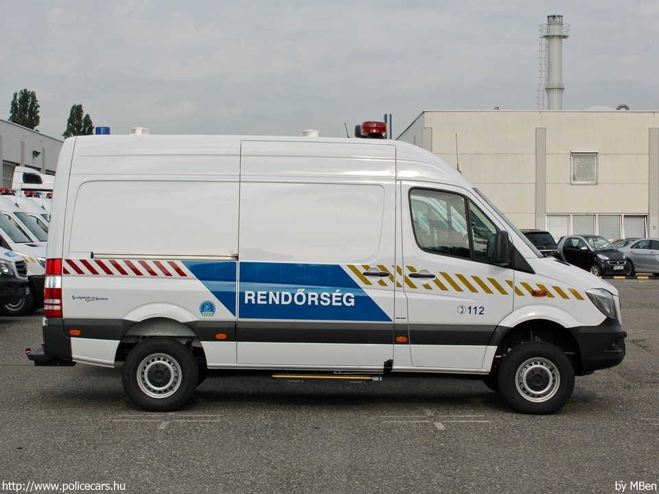 Mercedes-Benz Sprinter II facelift 313 BlueTEC 4x4, fotó: MBen
Keywords: rendőr rendőrautó rendőrség magyar Magyarország MZA-231 hungarian Hungary police policecar