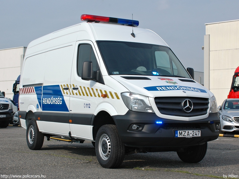 Mercedes-Benz Sprinter II facelift 313 BlueTEC 4x4, fotó: MBen
Keywords: rendőr rendőrautó rendőrség magyar Magyarország MZA-247 hungarian Hungary police policecar