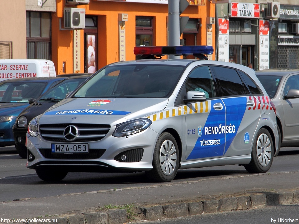 Mercedes-Benz B220 4Matic, fotó: HNorbert
Keywords: rendőr rendőrautó rendőrség magyar Magyarország MZA-053 hungarian Hungary police policecar