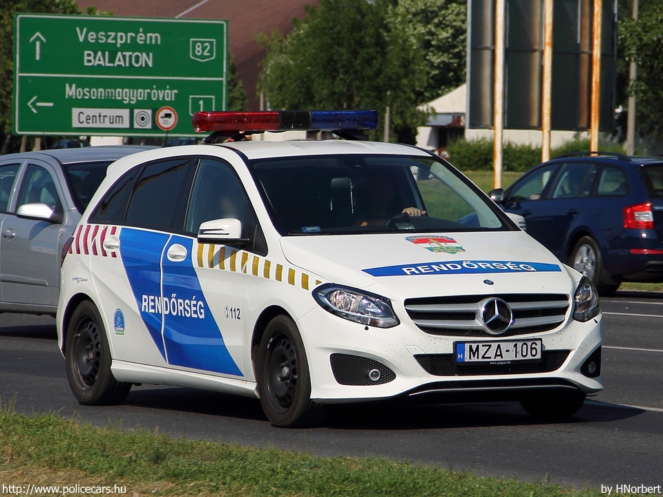 Mercedes-Benz B220 4Matic, fotó: HNorbert
Keywords: rendőr rendőrautó rendőrség magyar Magyarország MZA-106 hungarian Hungary police policecar