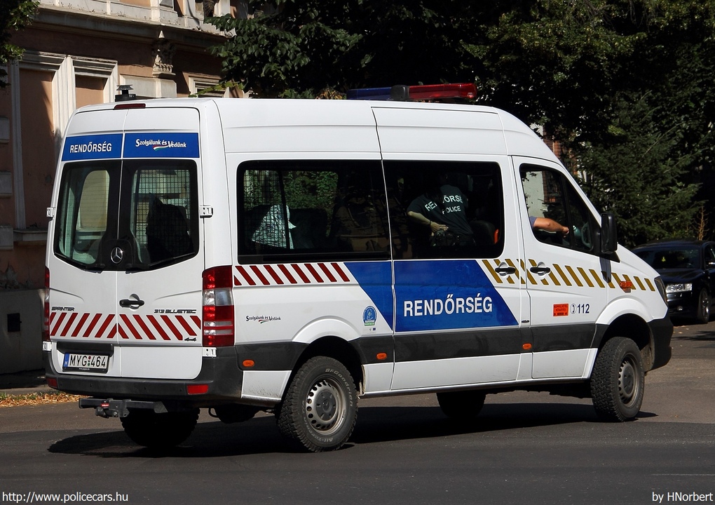 Mercedes-Benz Sprinter II facelift 313 BlueTEC 4x4, fotó: HNorbert
Keywords: rendőr rendőrautó rendőrség magyar Magyarország hungarian Hungary police policecar MYG-464
