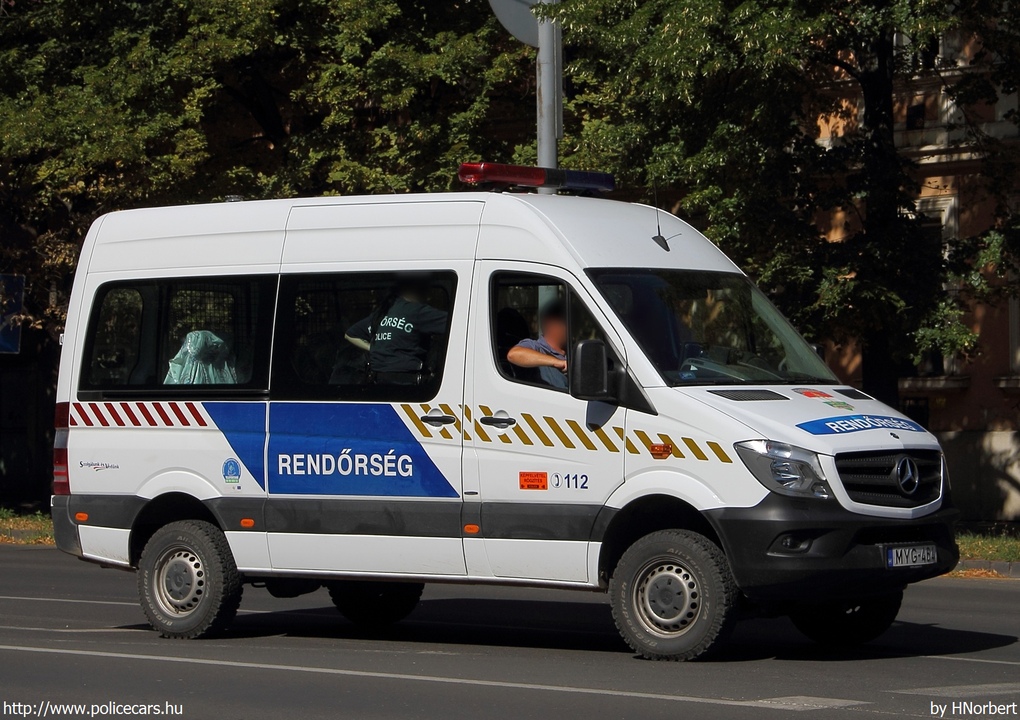 Mercedes-Benz Sprinter II facelift 313 BlueTEC 4x4, fotó: HNorbert
Keywords: rendőr rendőrautó rendőrség magyar Magyarország hungarian Hungary police policecar MYG-464