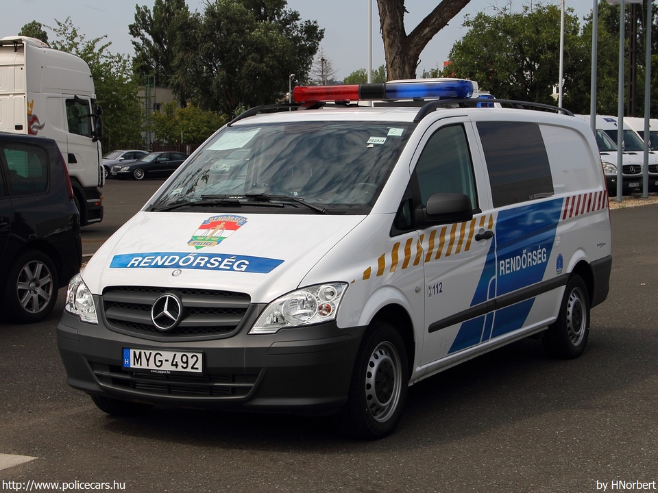 Mercedes Vito 113CDI, fotó: HNorbert
Keywords: rendőr rendőrautó rendőrség magyar Magyarország hungarian Hungary police policecar MYG-492