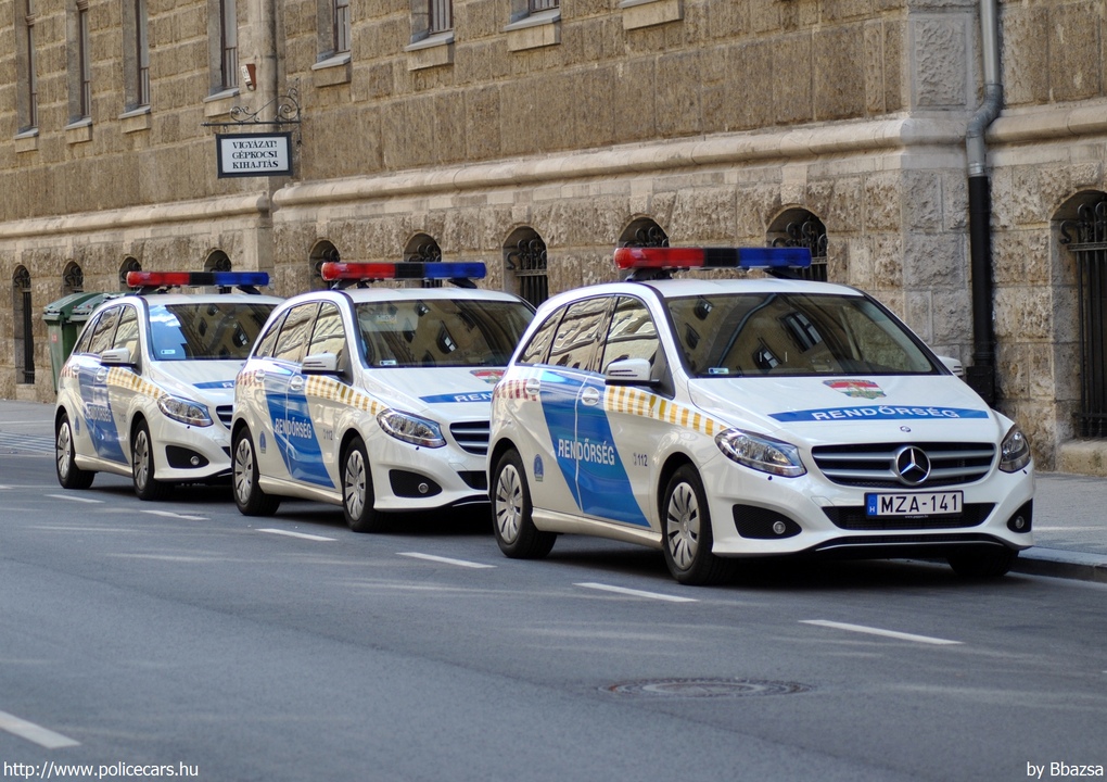 Mercedes-Benz B220 4Matic, fotó: Bbazsa
Keywords: rendőr rendőrautó rendőrség magyar Magyarország hungarian Hungary police policecar MZA-141