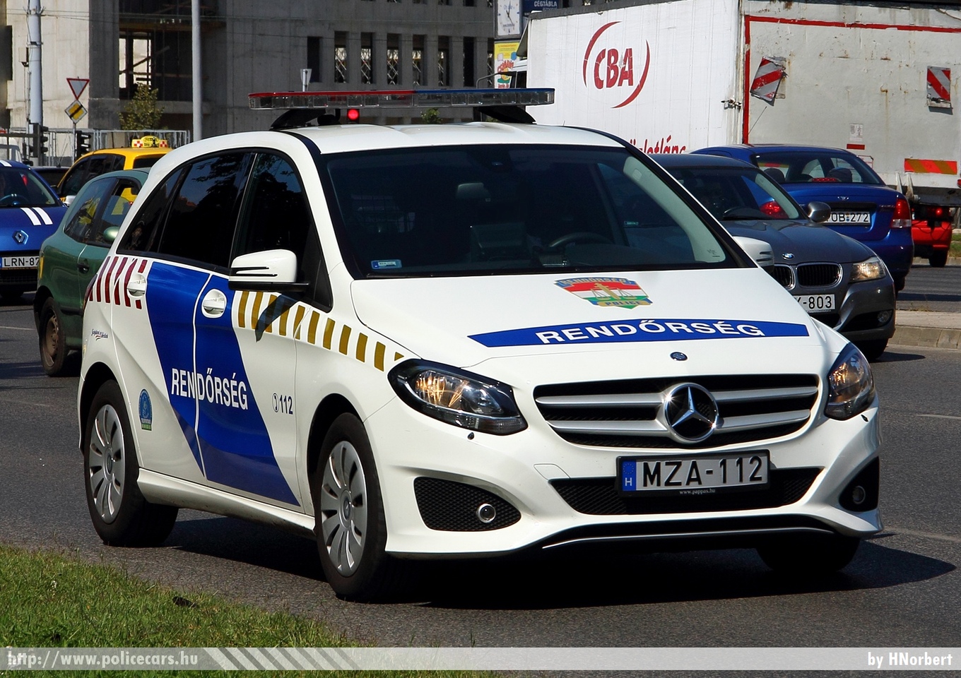 Mercedes-Benz B220 4Matic, fotó: HNorbert
Keywords: rendőr rendőrautó rendőrség magyar Magyarország hungarian Hungary police policecar MZA-112