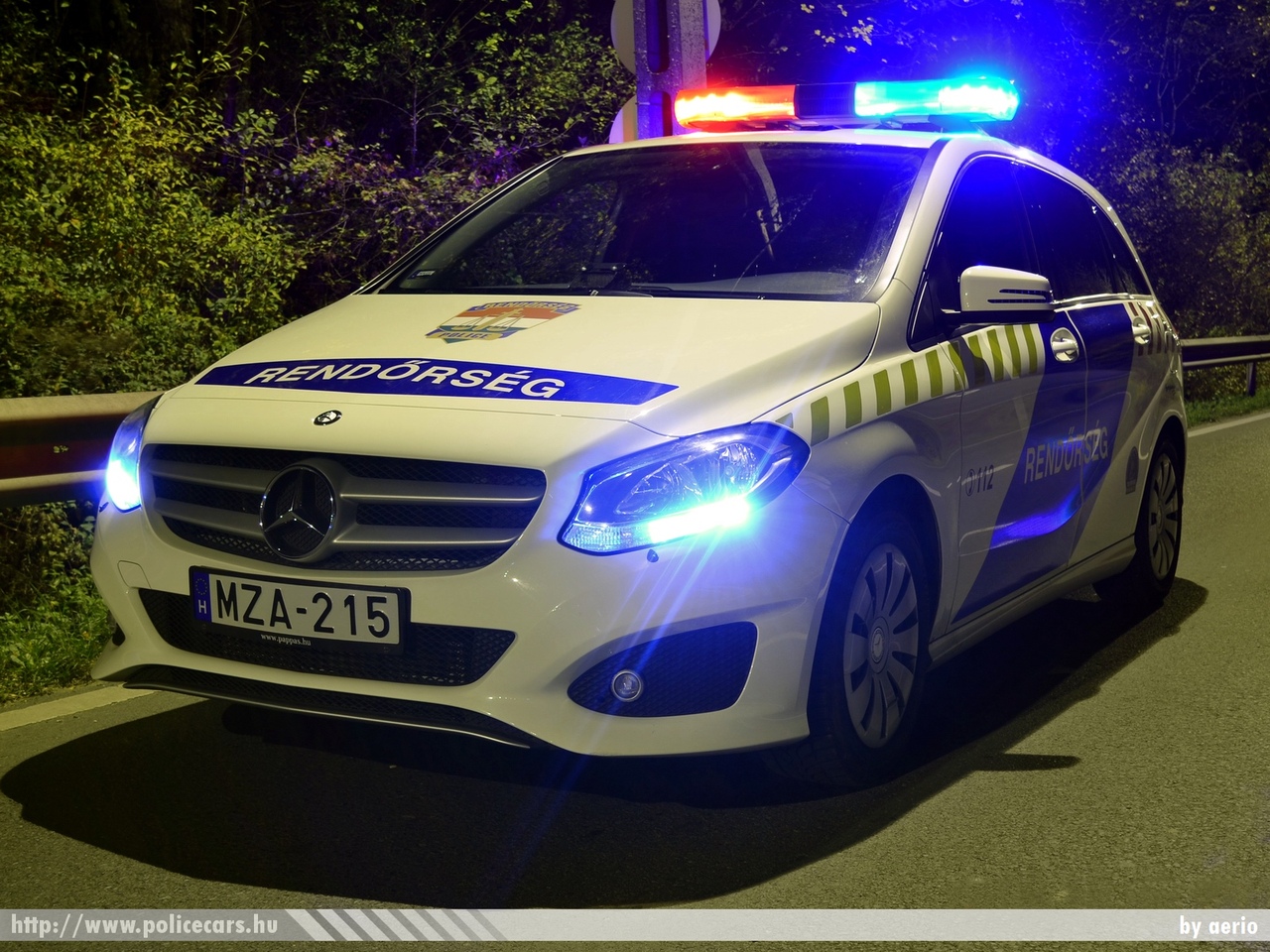 Mercedes-Benz B220 4Matic, fotó: aerio
Keywords: rendőr rendőrautó rendőrség magyar Magyarország hungarian Hungary police policecar MZA-215