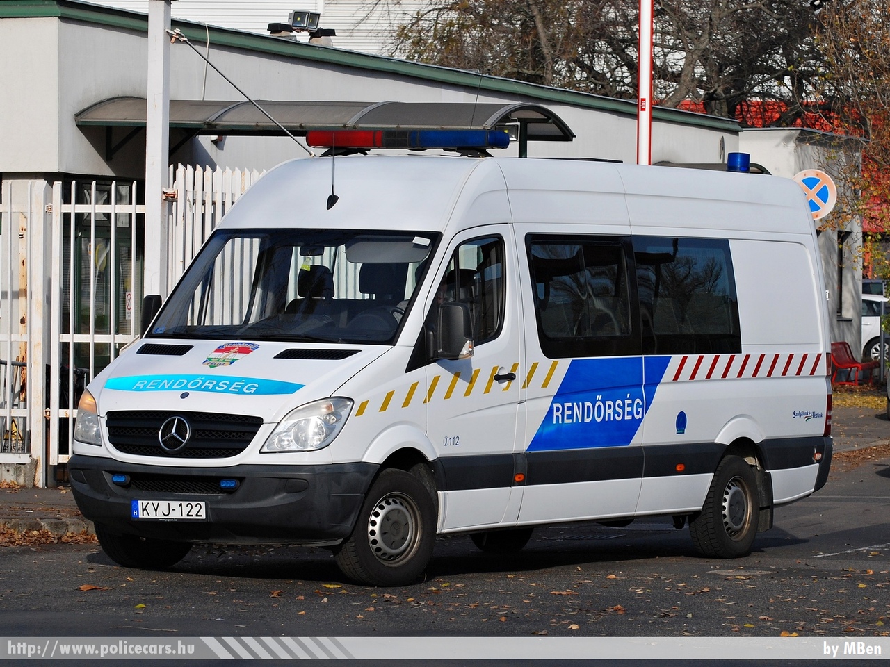 Mercedes-Benz Sprinter II 311 CDI, fotó: MBen
Keywords: KYJ-122 magyar Magyarország rendőr rendőrautó rendőrség Hungary hungarian police policecar