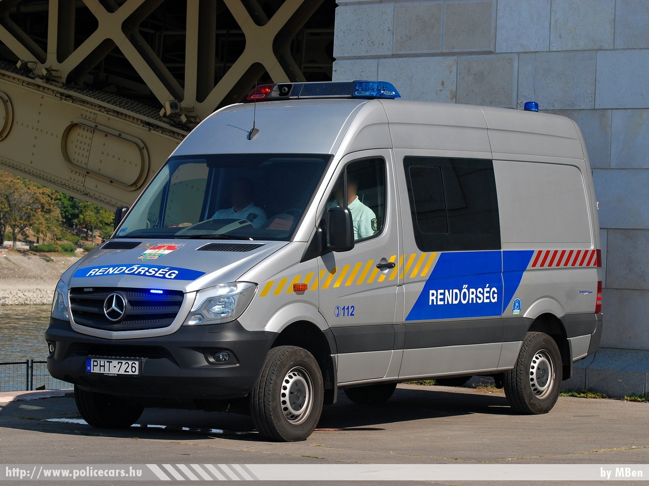 Mercedes-Benz Sprinter II facelift 316CDI 4x4, fotó: MBen
Keywords: rendőr rendőrautó rendőrség magyar Magyarország Hungary hungarian police policecar PHT-726