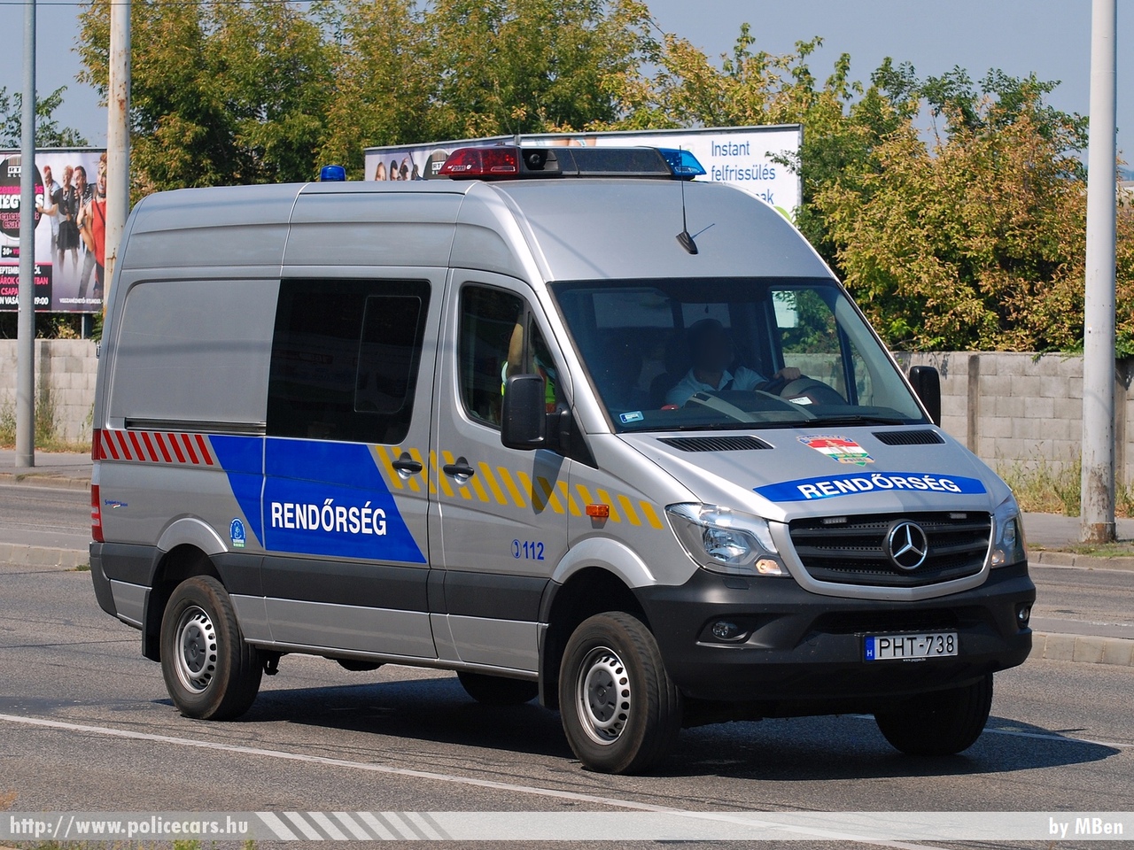 Mercedes-Benz Sprinter II facelift 316CDI 4x4, fotó: MBen
Keywords: rendőr rendőrautó rendőrség magyar Magyarország Hungary hungarian police policecar PHT-738