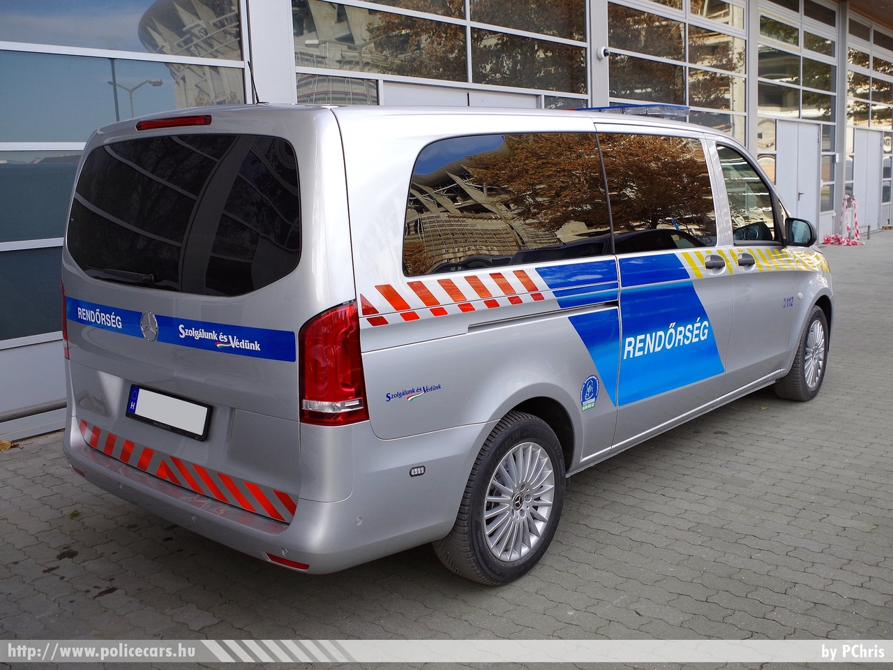 Mercedes-Benz Vito, fotó: PChris
Keywords: rendőr rendőrautó rendőrség magyar Magyarország Hungary hungarian police policecar 