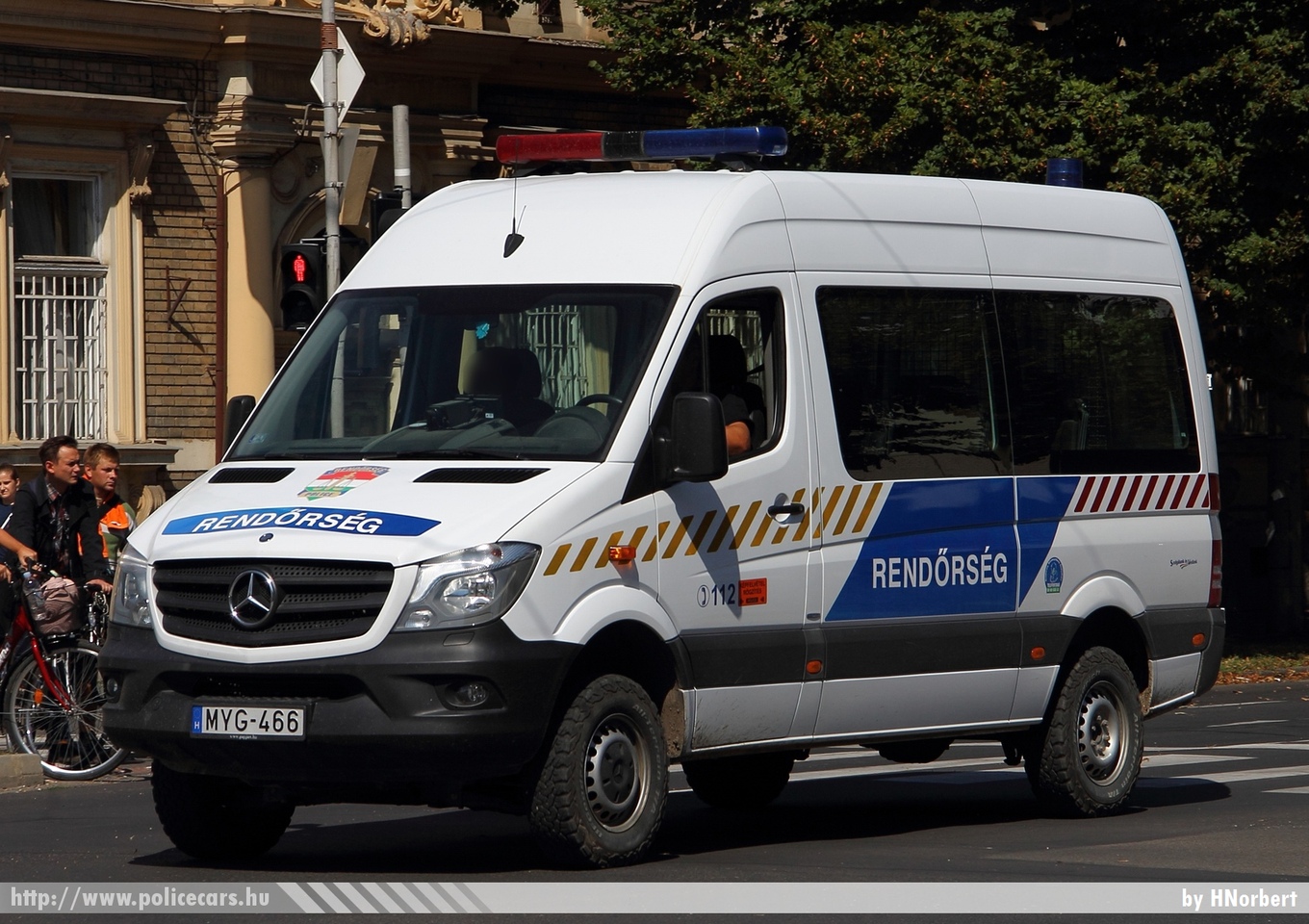 Mercedes-Benz Sprinter II facelift 316CDI 4x4, fotó: HNorbert
Keywords: rendőr rendőrautó rendőrség magyar Magyarország Hungary hungarian police policecar MYG-466