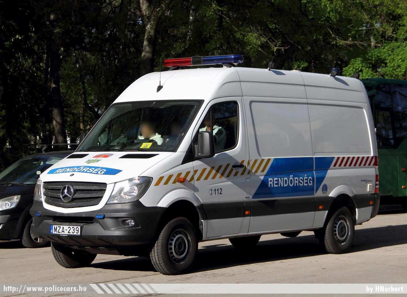 Mercedes-Benz Sprinter II facelift, fotó: HNorbert
Keywords: rendőr rendőrautó rendőrség magyar Magyarország Hungary hungarian police policecar MZA-239