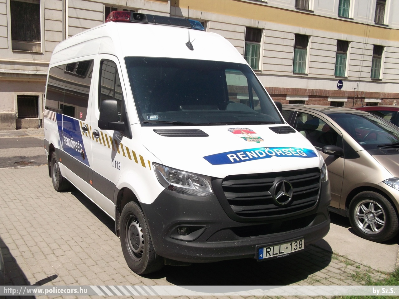 Mercedes Sprinter III, fotó: Sz.S.
Keywords: rendőr rendőrautó rendőrség magyar Magyarország Hungary hungarian police policecar RLL-138