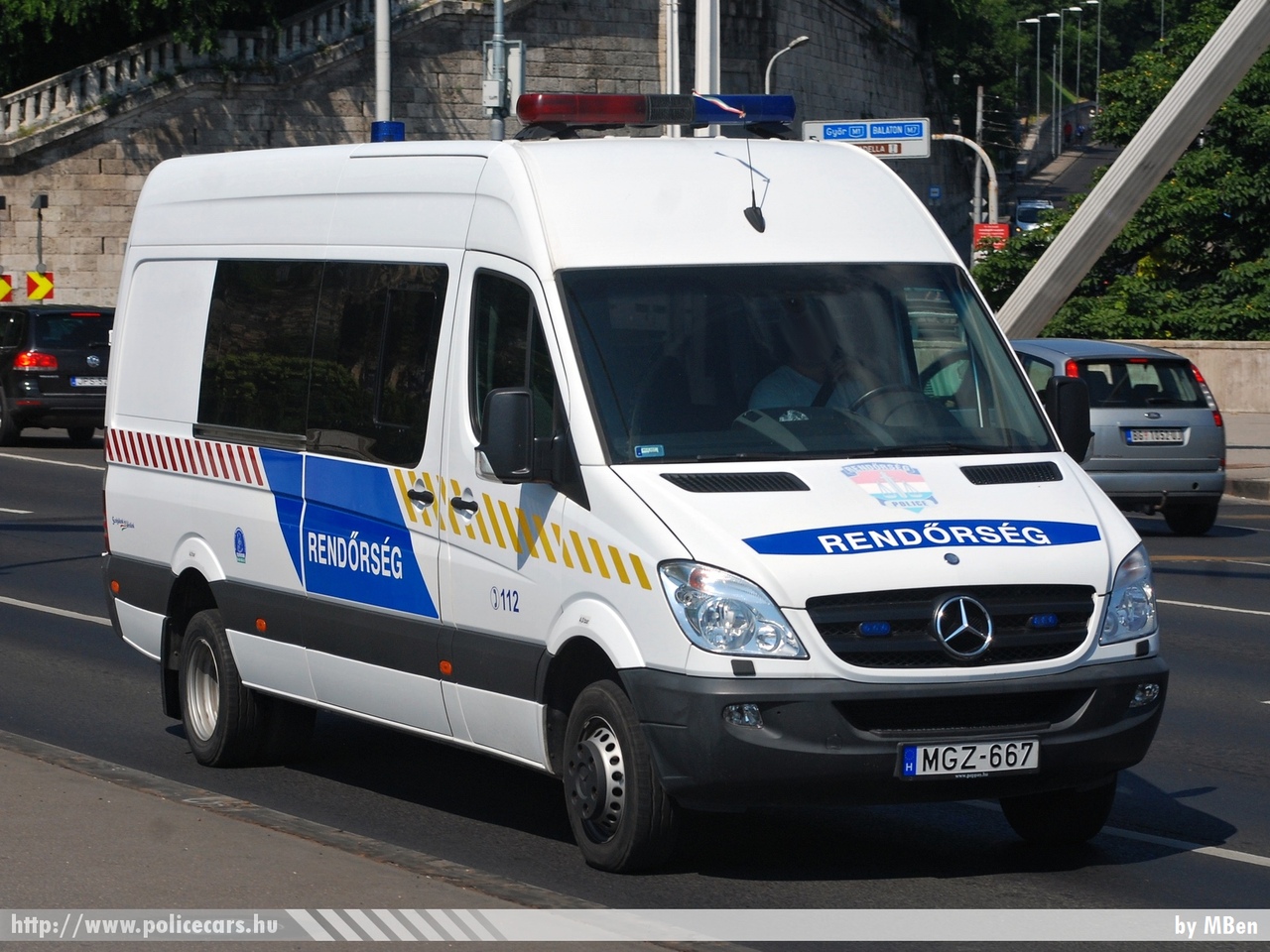 Mercedes-Benz Sprinter II 513 CDI, fotó: MBen
Keywords: rendőr rendőrautó rendőrség magyar Magyarország Hungary hungarian police policecar MGZ-667
