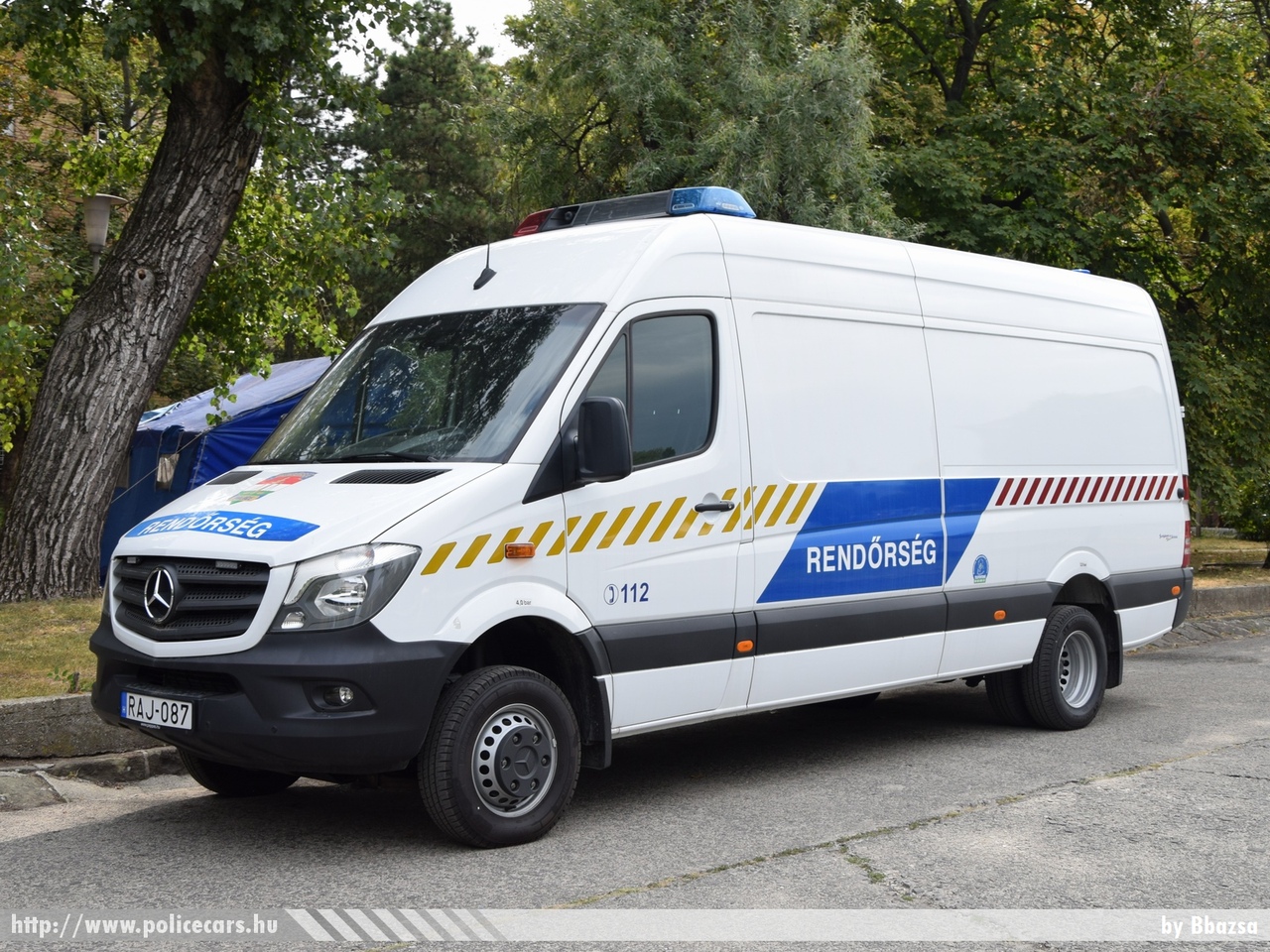 Mercedes-Benz Sprinter II facelift, fotó: Bbazsa
Keywords: rendőr rendőrautó rendőrség magyar Magyarország Hungary hungarian police policecar RAJ-087