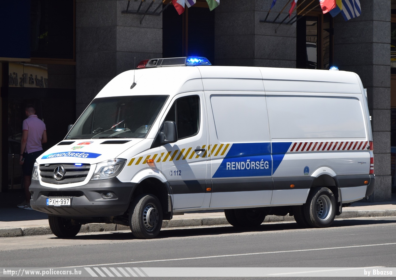 Mercedes-Benz Sprinter II facelift 516 CDI 4x4, fotó: Bbazsa
Keywords: rendőr rendőrautó rendőrség magyar Magyarország Hungary hungarian police policecar PXH-997