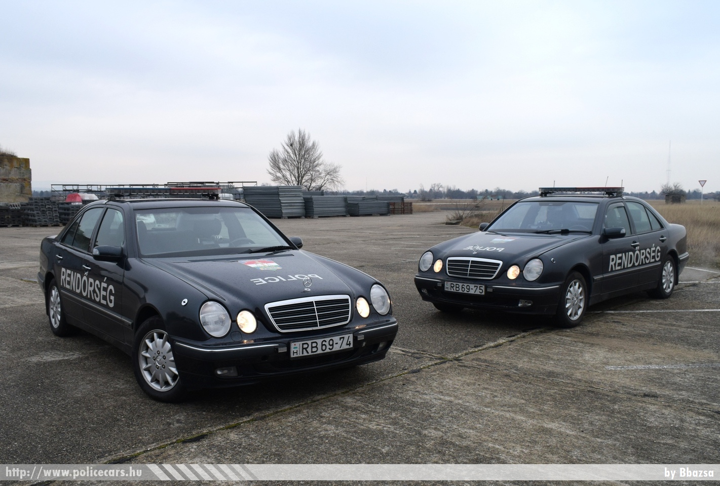 Mercedes-Benz E W210, fotó: Bbazsa
Keywords: rendőr rendőrautó rendőrség magyar Magyarország hungarian Hungary police policecar RB69-75 RB69-74