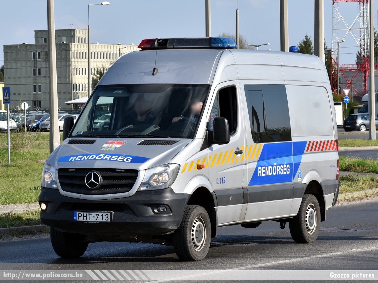 Mercedes-Benz Sprinter II facelift, fotó: Gzozzo pictures
Keywords: rendőr rendőrautó rendőrség magyar Magyarország Hungary hungarian police policecar PHT-713