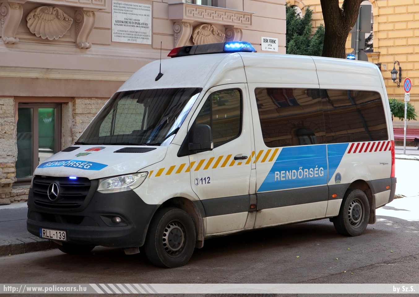 Mercedes Sprinter III, fotó: Sz.S.
Keywords: rendőr rendőrautó rendőrség magyar Magyarország Hungary hungarian police policecar RLL-139