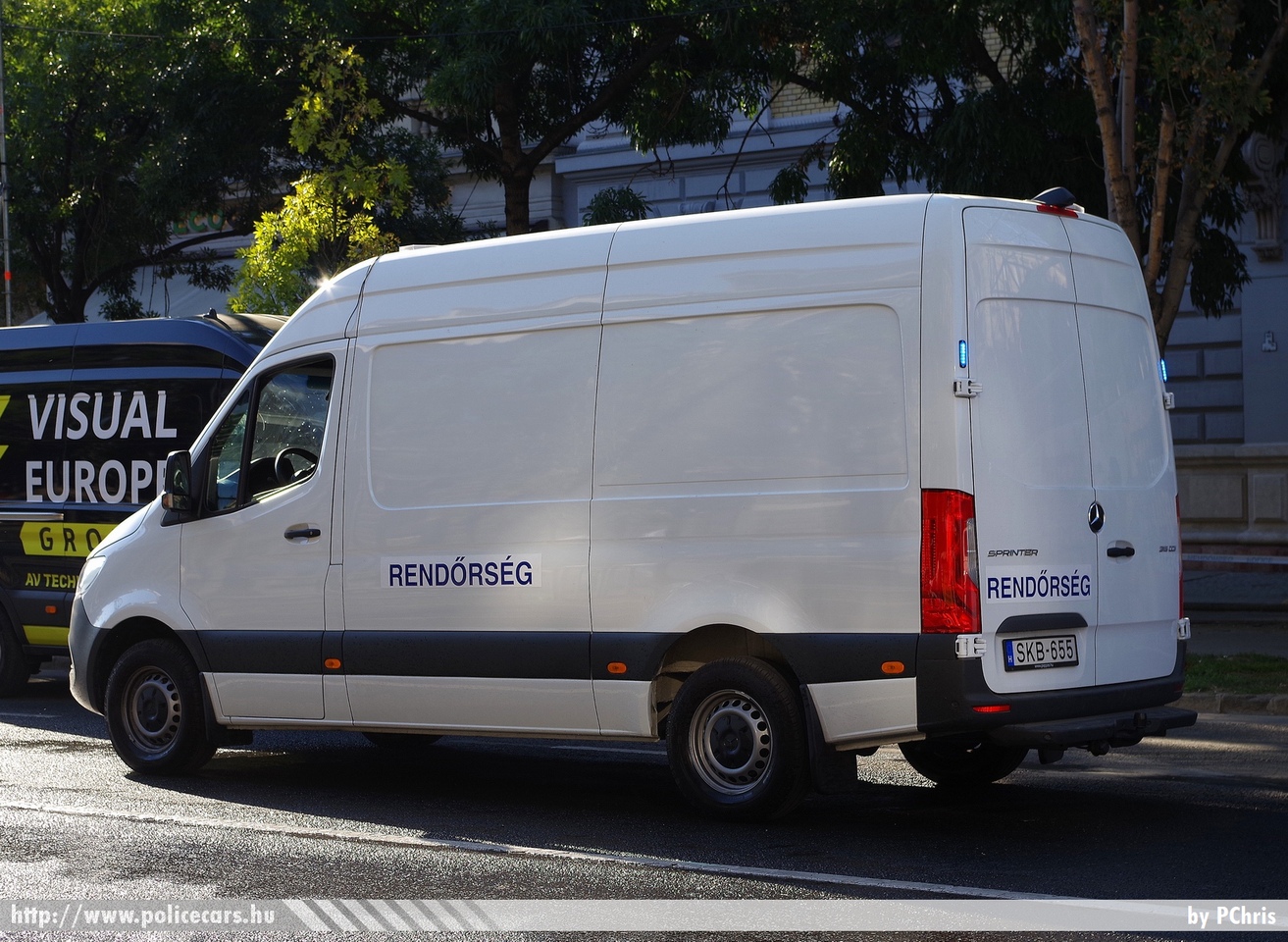 Mercedes Sprinter III, fotó: PChris
Keywords: rendőr rendőrautó rendőrség magyar Magyarország hungarian Hungary police policecar SKB-655