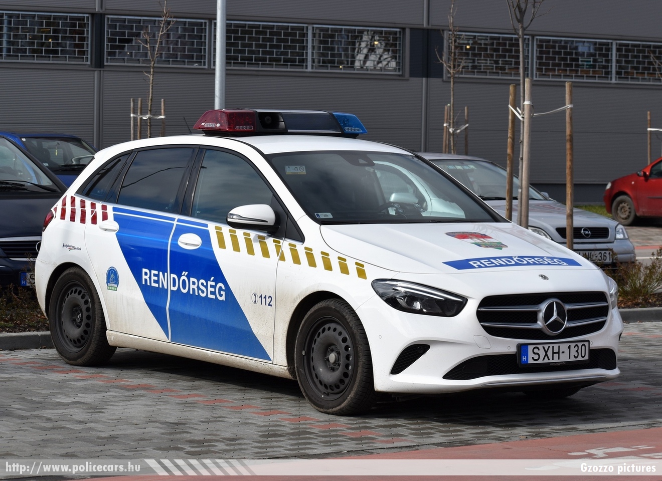 Mercedes-Benz B200 4matic W247, fotó: Gzozzo pictures
Keywords: rendőr rendőrautó rendőrség magyar Magyarország Hungary hungarian police policecar SXH-130