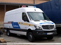mercedes320.jpg